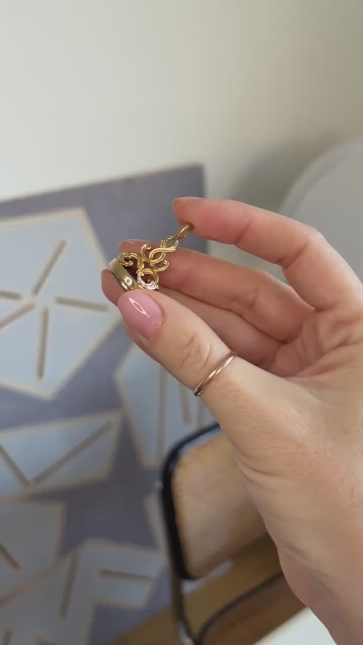 Pendentif Sceau Cachet Ancien en Or Jaune et Améthyste Intaille Armoirie Ecclésiastique