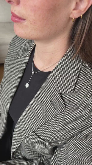 Chanel Collier Camelia Or Blanc Diamants et Agate Blanche