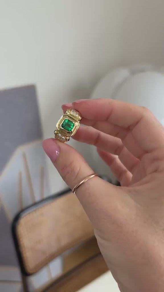 Bague Vintage Emeraude Colombienne, Diamants et Rubis sur Or Jaune