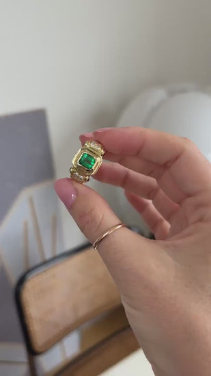 Bague Vintage Emeraude Colombienne, Diamants et Rubis sur Or Jaune