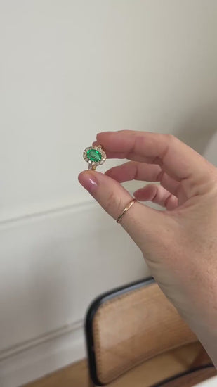 Bague Marguerite Ancienne Emeraude de Colombie 1.25 Cts et Diamants sur Or Jaune