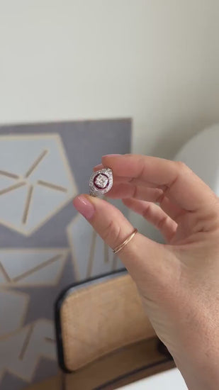 Bague Dôme Art Déco Diamant Coussin et Rubis Calibrés sur Platine