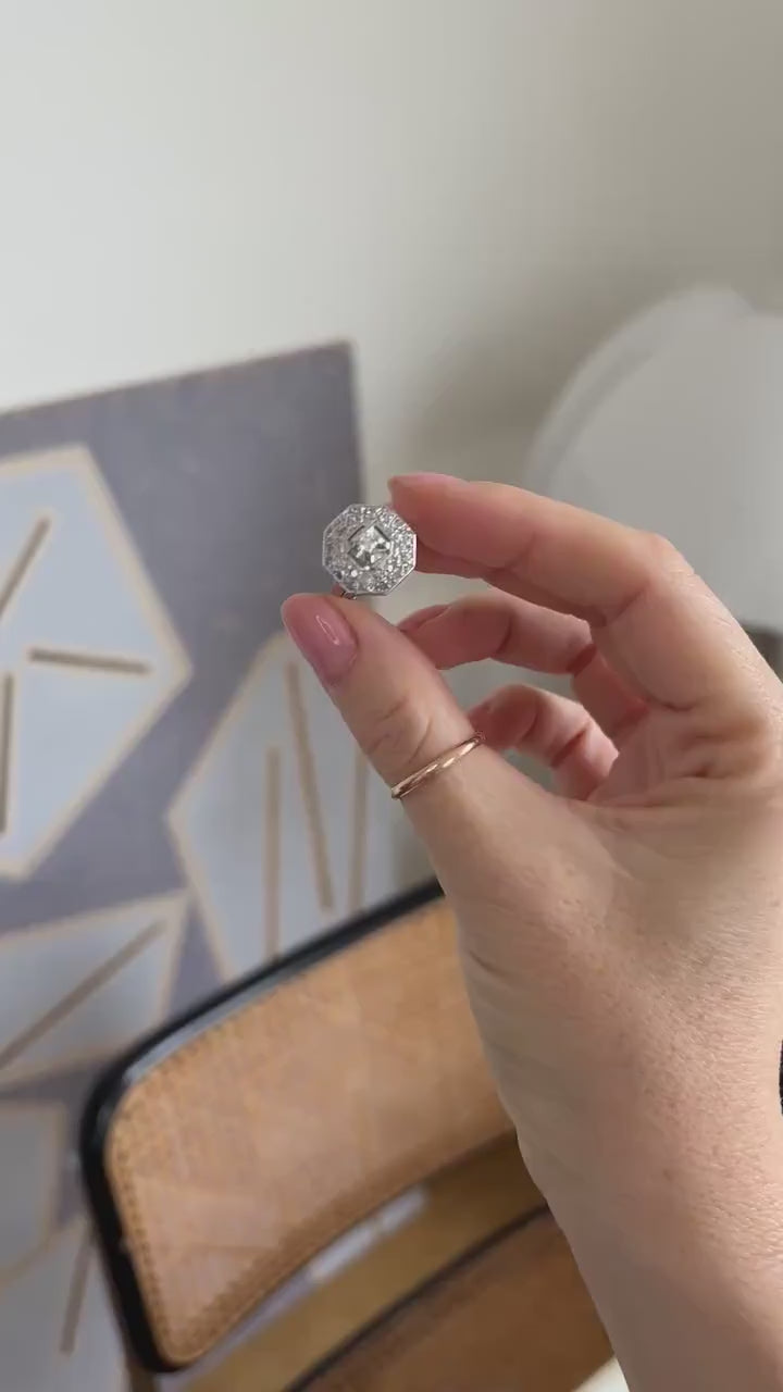 Bague Octogonale Art Déco Platine et Diamants 0,65 Ct