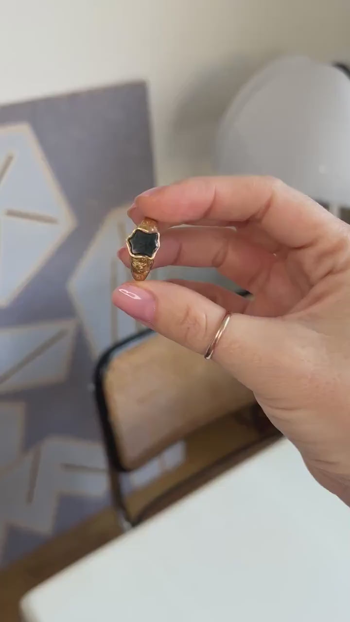 Bague Ancienne Chevalière Intaille Jaspe Sanguin sur Or Jaune