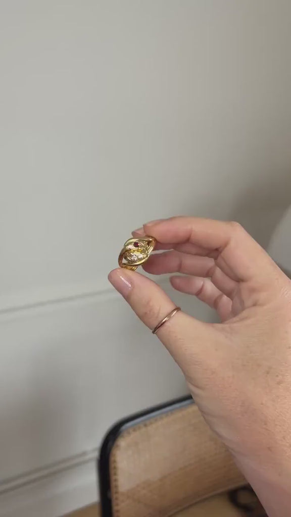 Bague Ancienne Serpents Enroulés Rubis et Diamant sur Or Jaune