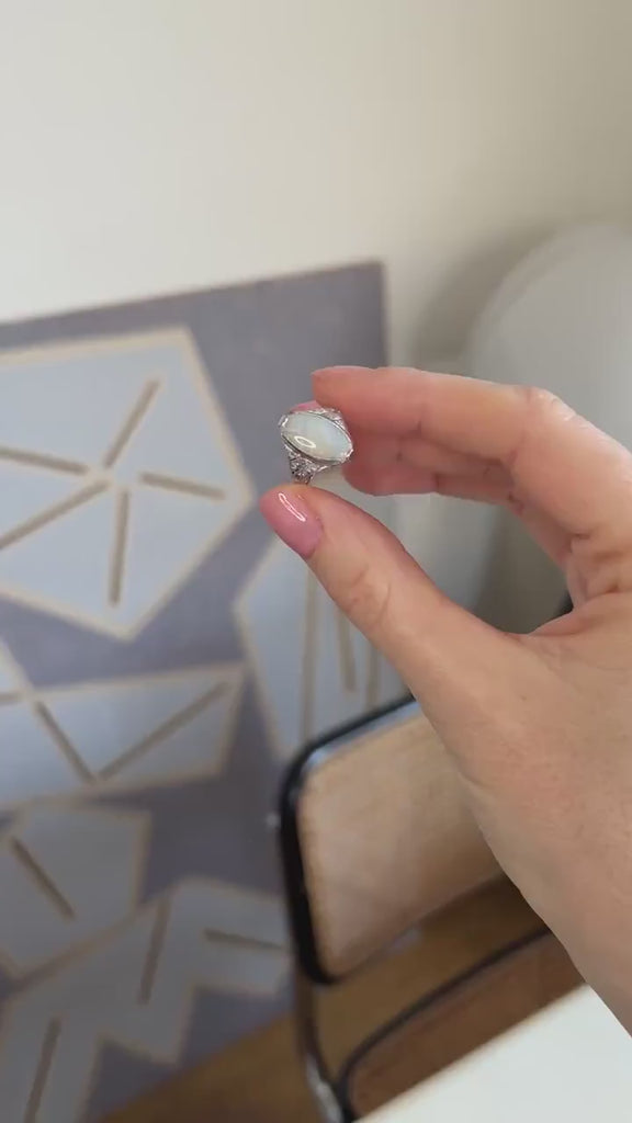 Bague Art Deco Opale et Diamants sur Or Blanc et Platine