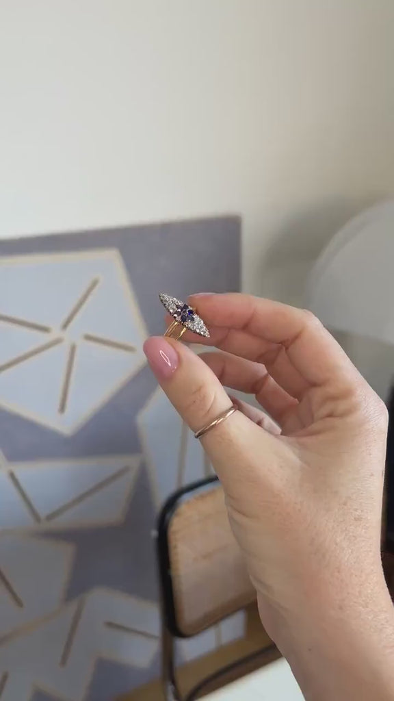 Bague Ancienne Marquise Etoile Saphir Entourage Diamants sur Or Jaune et Platine