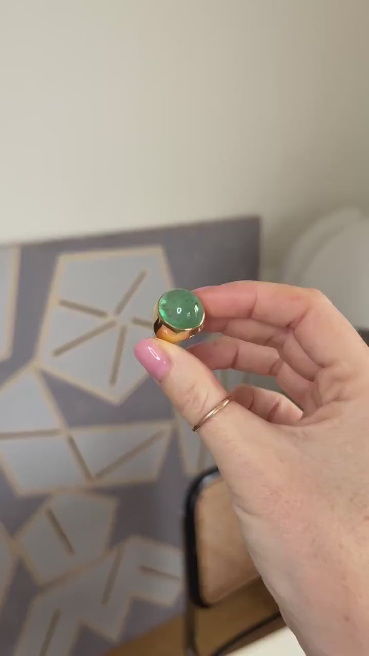 Bague Boule Cabochon Emeraude 16 Carats sur Or Jaune