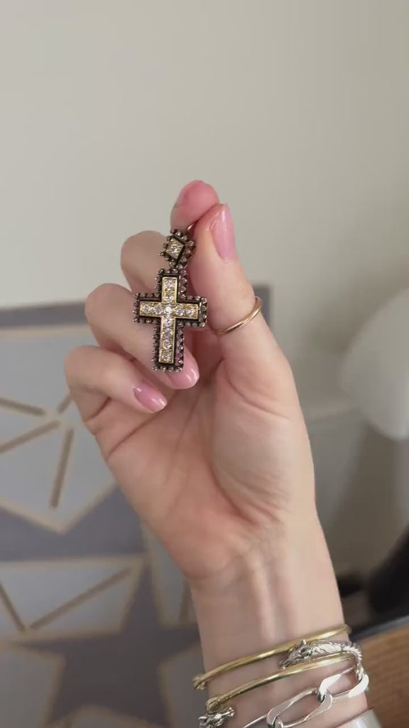 Croix Ancienne Diamants et Email sur Or Jaune et Argent