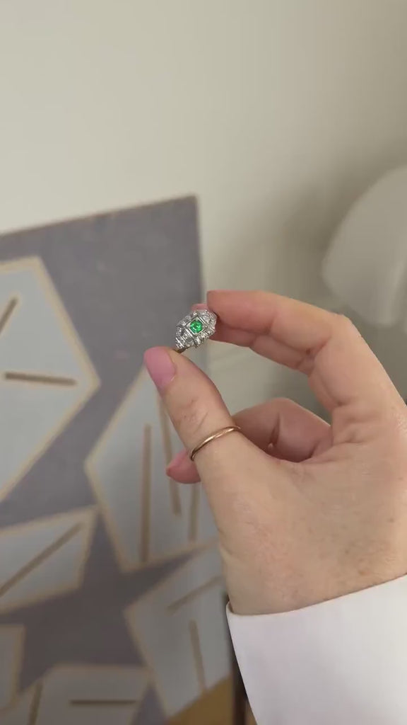 Bague Art Deco Emeraude et Diamants sur Platine