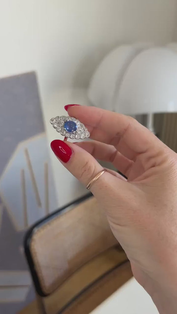 Bague Marquise Saphir 2.20 Cts et Diamants 3.50 Cts sur Or Blanc