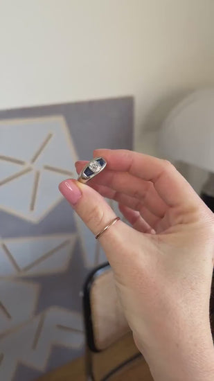 Bague Art Deco Diamant Coussin 1,50 Cts et Saphirs sur Or Blanc