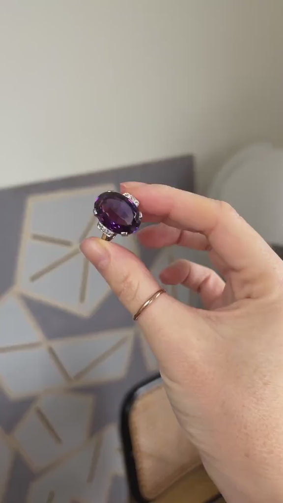 Bague Art Déco Améthyste Ovale et Diamants sur Or Blanc et Platine