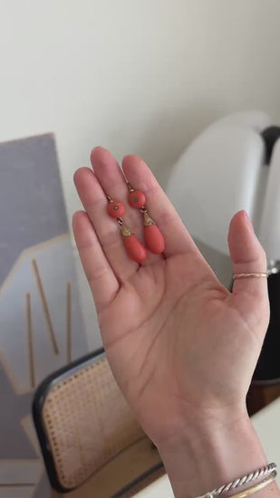 Boucles d'Oreilles Anciennes Gouttes Corail et Diamant Taille Rose sur Or jaune