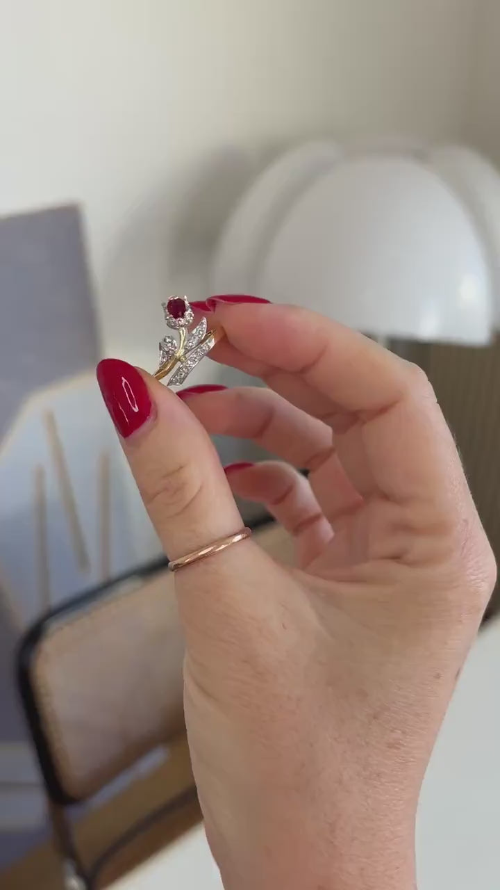 Bague Ancienne Fleur Tulipe Rubis et Diamants sur Or et Platine