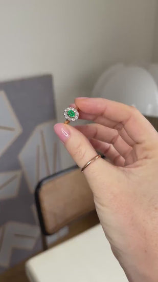 Bague Marguerite Ancienne Emeraude Colombienne et Diamants sur Or Jaune