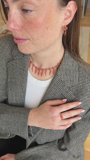 Parure Ancienne Collier Draperie, Boucles d'Oreilles, et Bague Corail sur Or Jaune