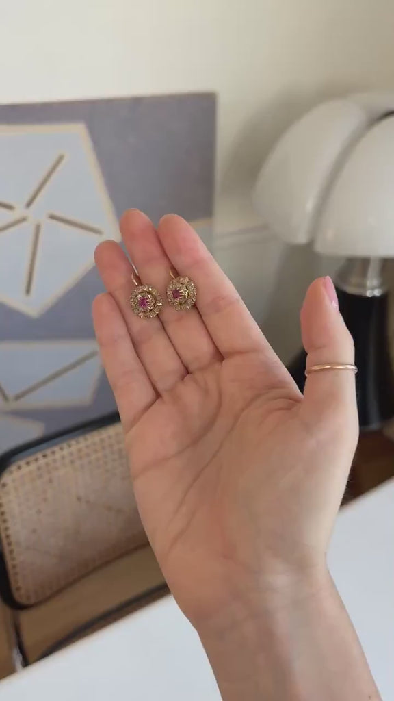 Boucles d'Oreilles Marguerite Anciennes Saphir Rose et Diamant sur Or Jaune