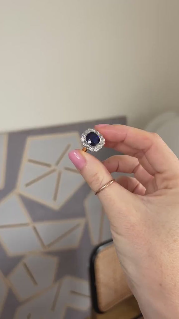Bague Pompadour Art Déco Saphir Siam Non Chauffé 3,65 Cts et Diamants sur Or Rose et Blanc