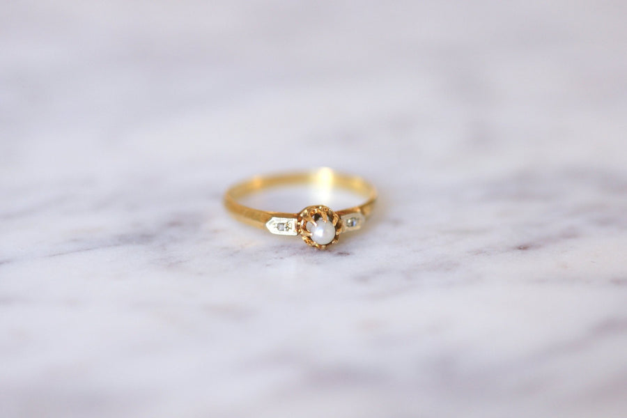 Bague ancienne en or jaune, perle fine, et diamants - Galerie Pénélope