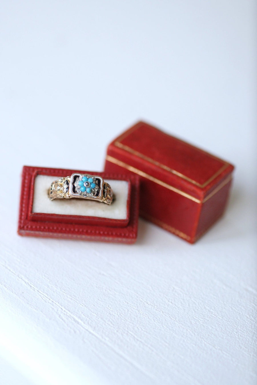 Bague ancienne poison or, émail, et turquoises - Galerie Pénélope