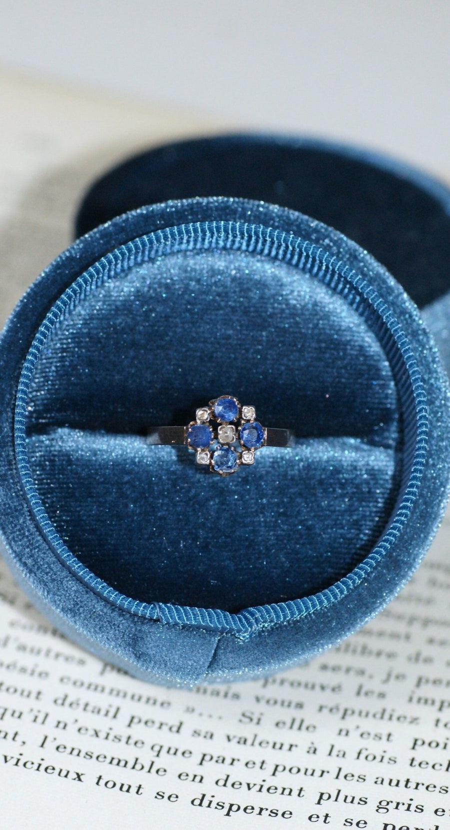 Bague ancienne saphirs et diamants sur or rose - Galerie Pénélope