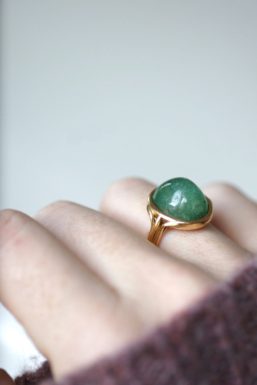 Bague cabochon d'émeraude sur or jaune - Galerie Pénélope