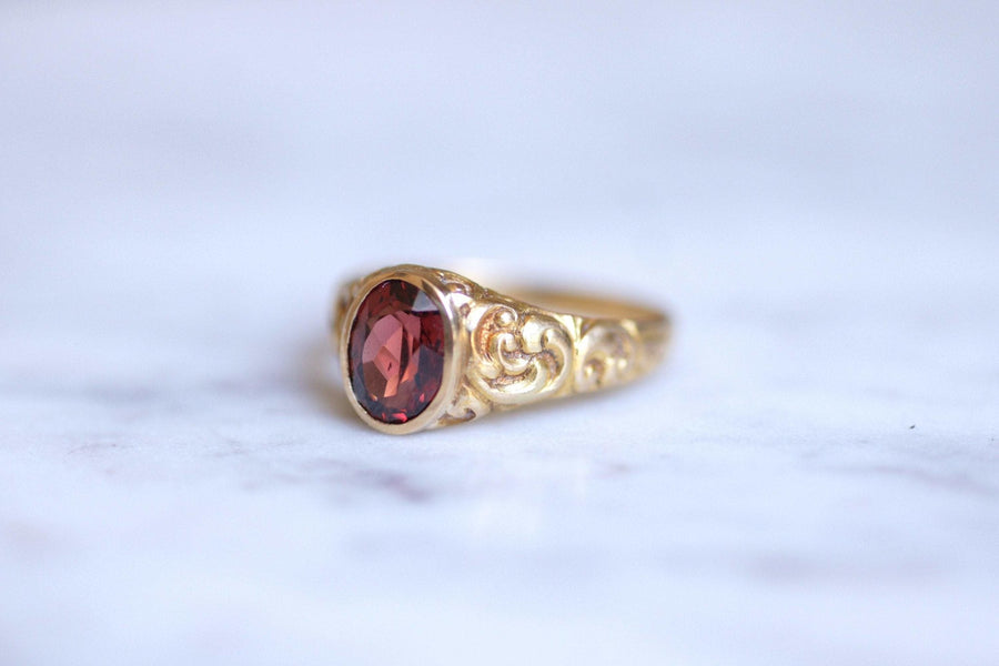 Bague chevalière ancienne en or et grenat - Galerie Pénélope