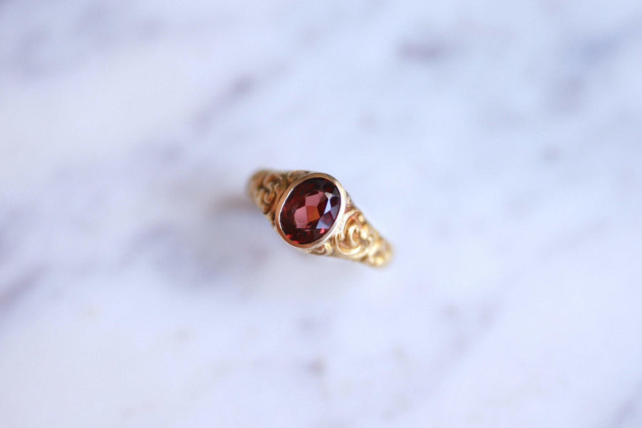 Bague chevalière ancienne en or et grenat - Galerie Pénélope