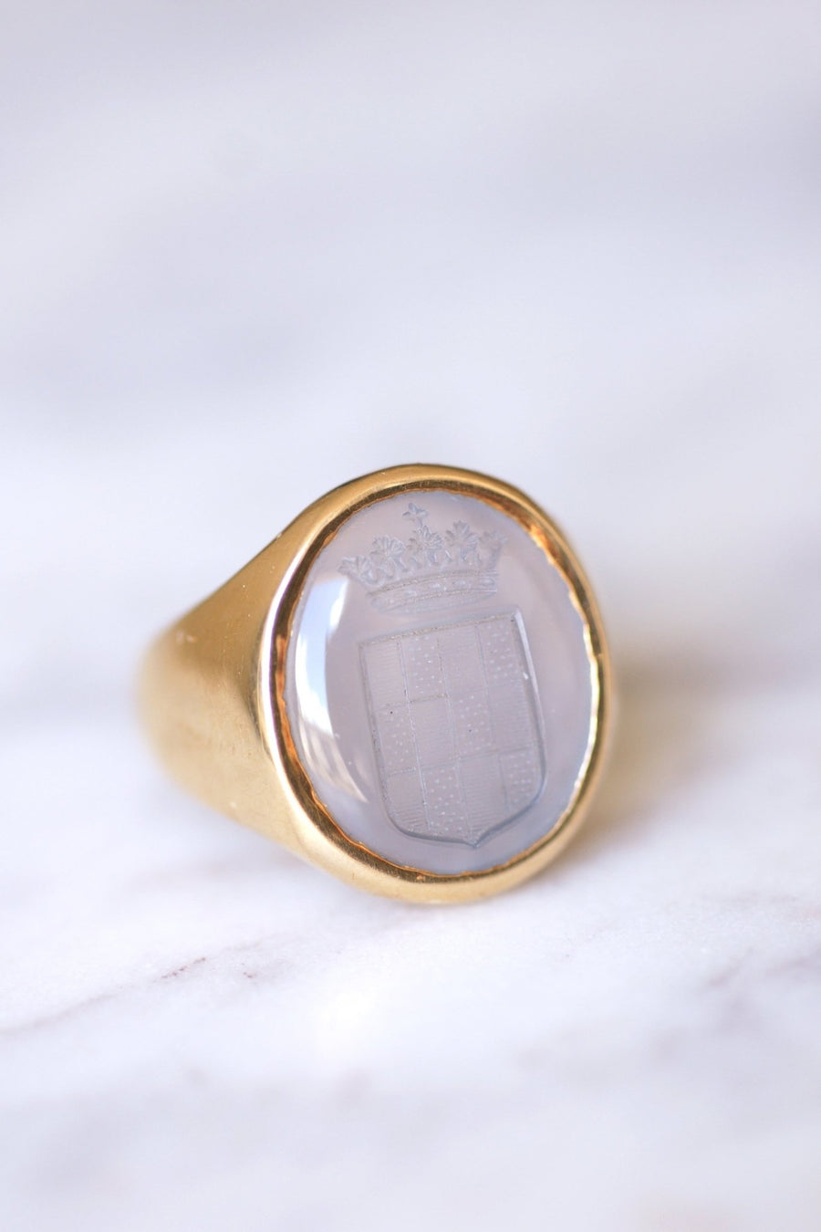 Chevalière intaille héraldique sur calcédoine Galerie Pénélope