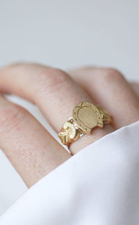 アンティークゴールドの馬蹄リング｜ペネロペギャラリー