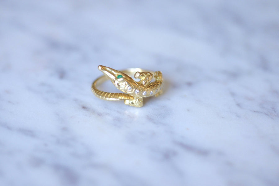 Bague crocodile vintage en or jaune, diamants, et émeraudes - Galerie Pénélope