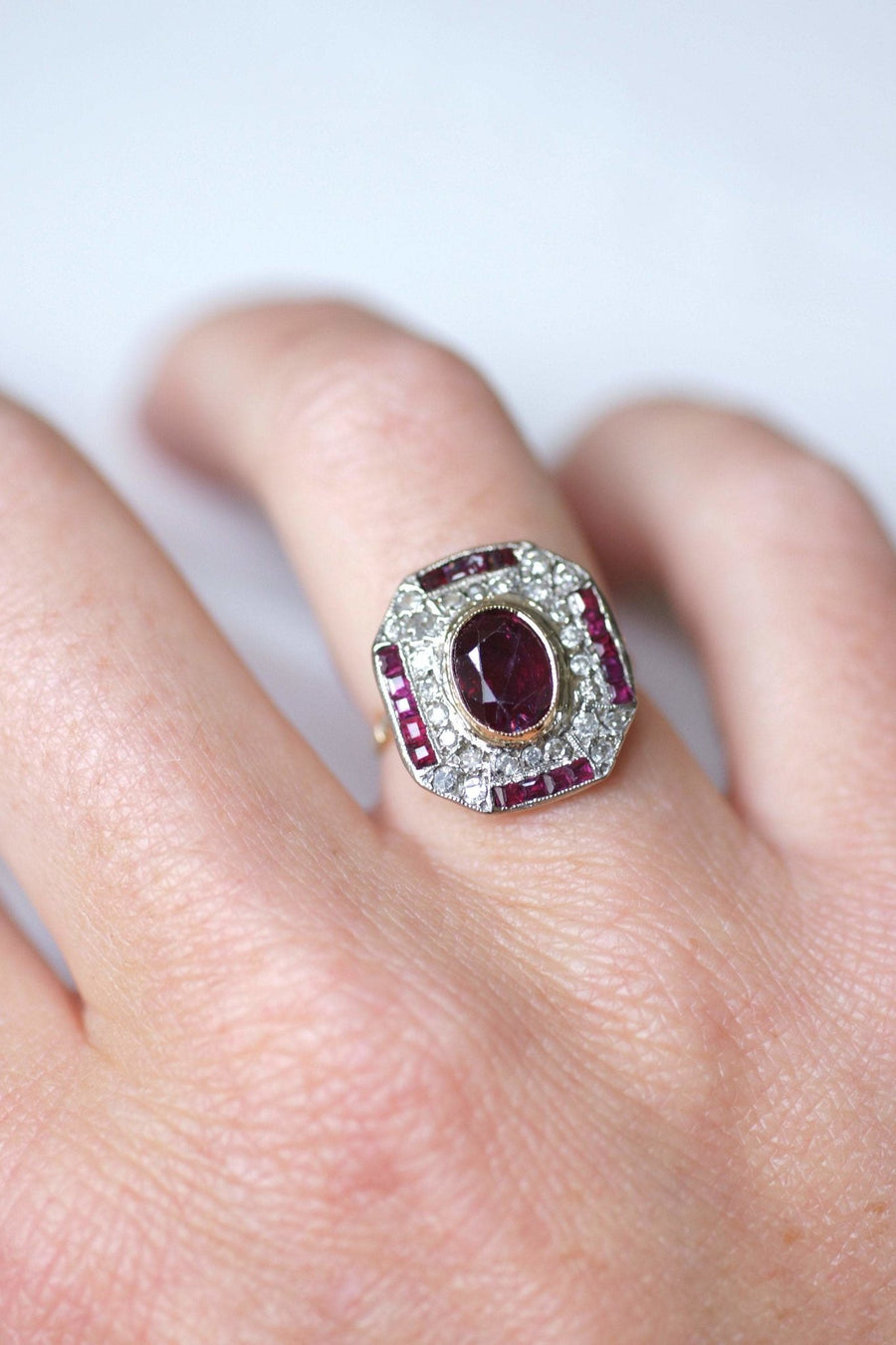 Bague de fiançailles Art Deco diamants et rubis - Galerie Pénélope