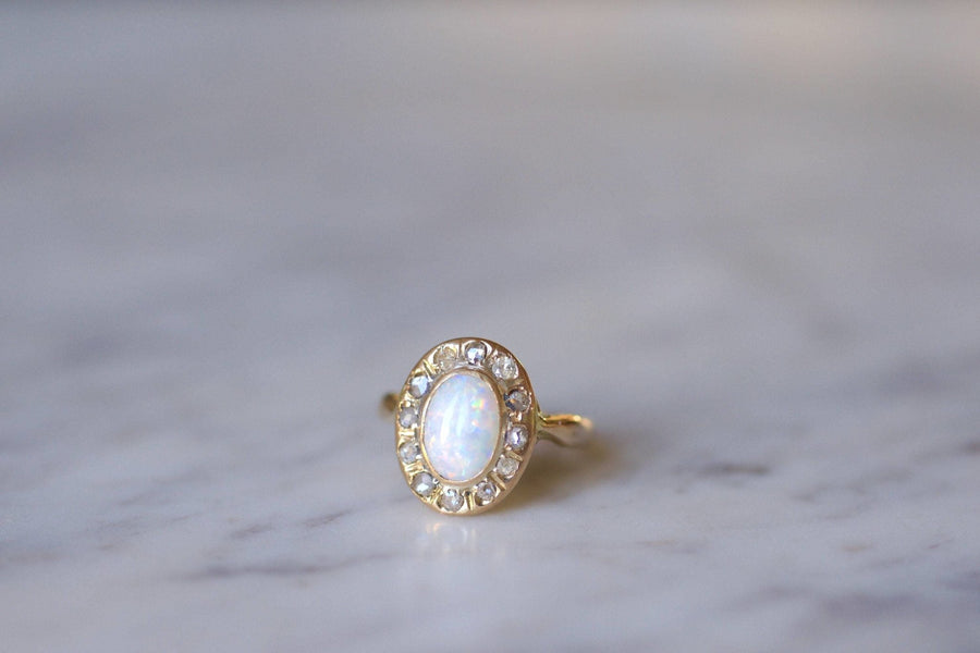 Bague de fiançailles opale entourage diamants - Galerie Pénélope