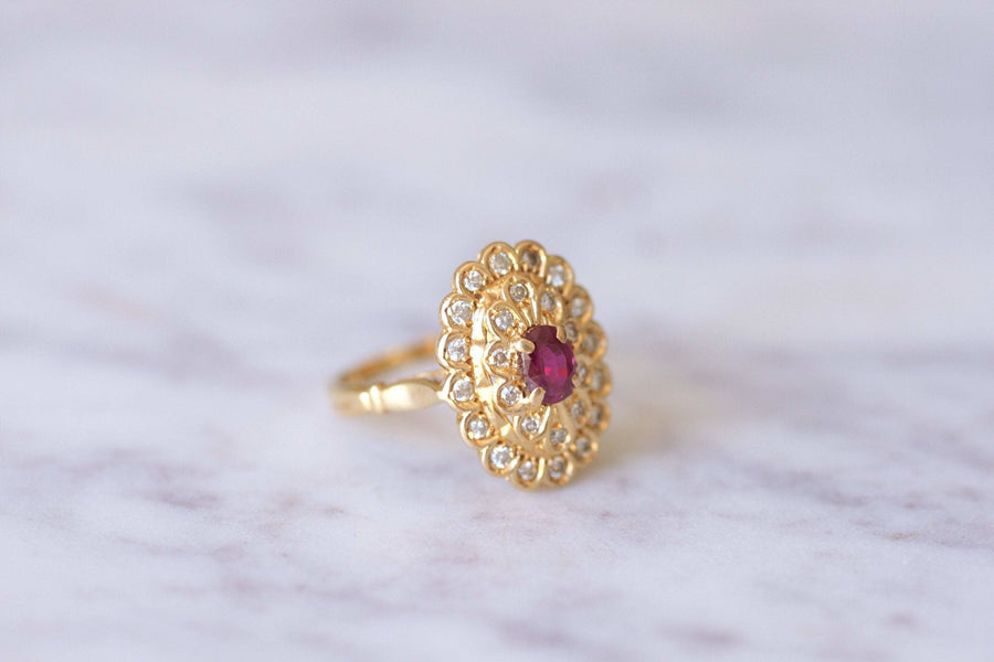 Bague de fiançailles rubis entourage diamants sur or jaune - Galerie Pénélope