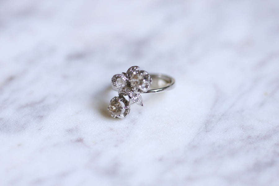 Bague de fiançailles vintage toi et moi or blanc et diamants - Galerie Pénélope