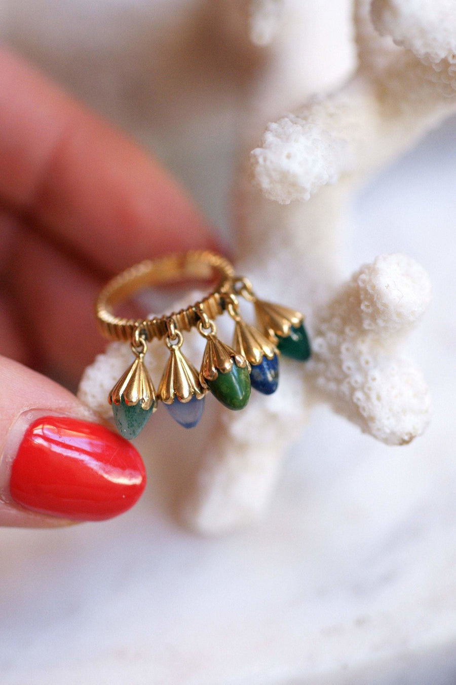 Bague de petit doigt vintage en or et pampilles pierres de couleur - Galerie Pénélope