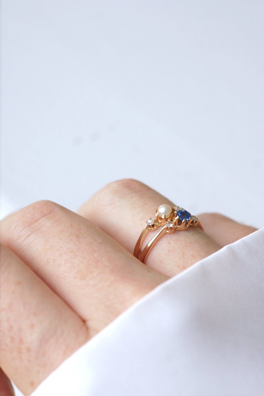 Bague double anneau, perle, diamants et saphir - Galerie Pénélope