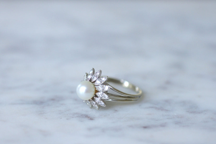 Bague fleur vintage or blanc, perle, et diamants - Galerie Pénélope