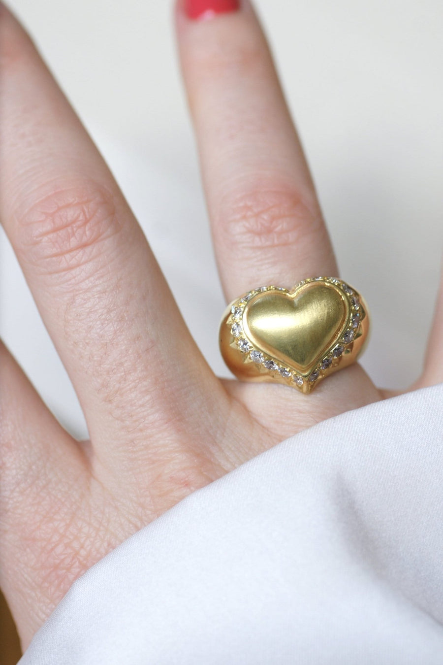 Bague jonc Coeur bombé or et diamants - Galerie Pénélope