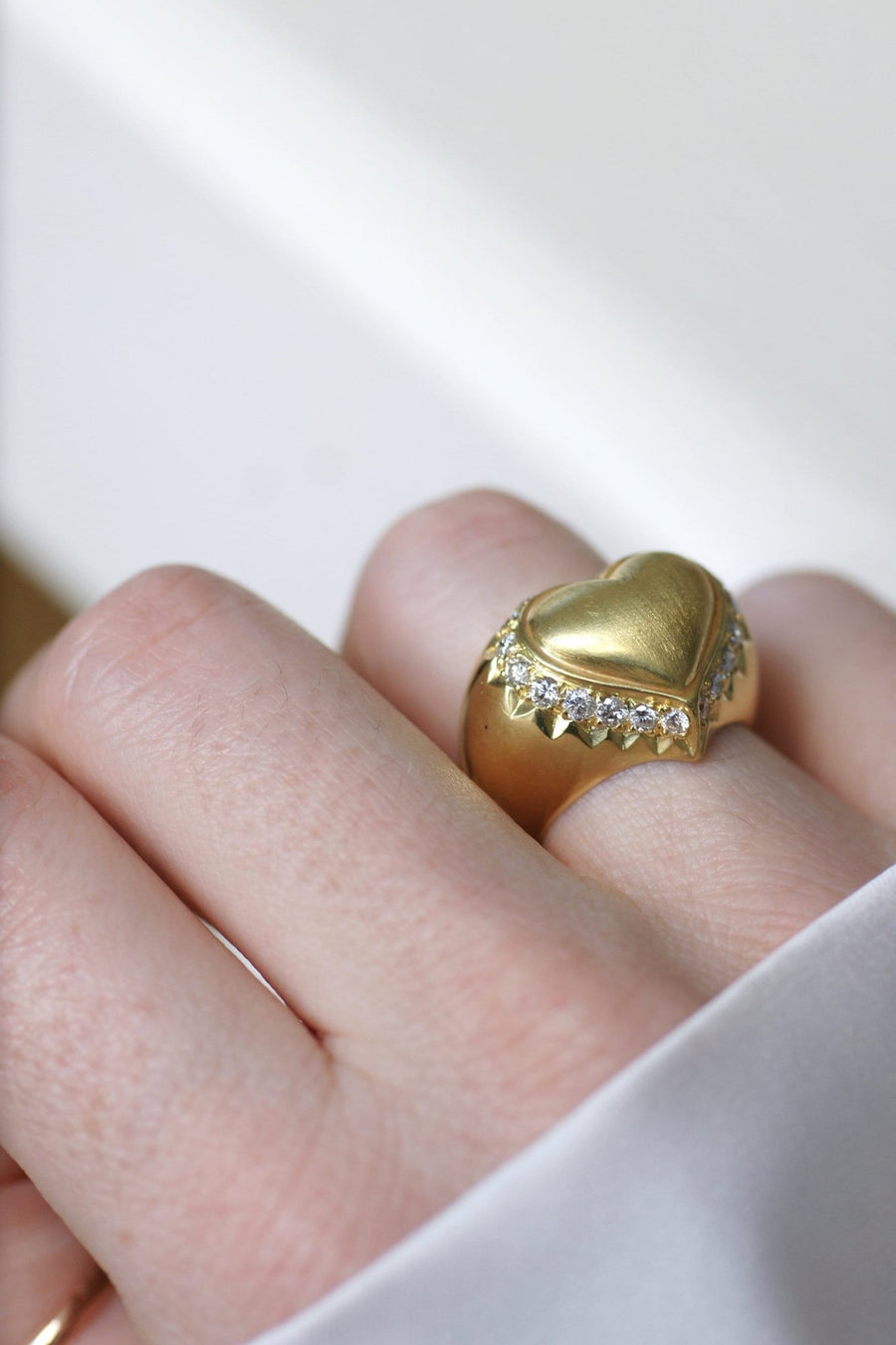 Bague jonc Coeur bombé or et diamants - Galerie Pénélope