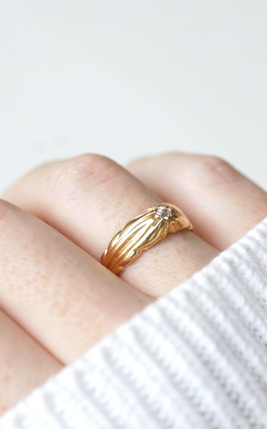 Bague jonc or jaune et diamant - Galerie Pénélope