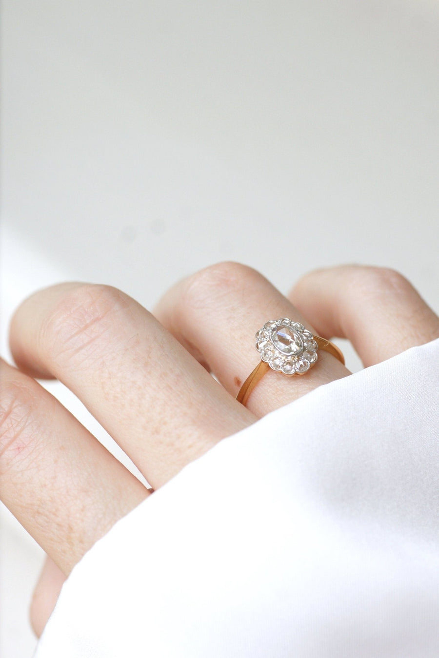 Bague marguerite diamant rose couronnée - Galerie Pénélope