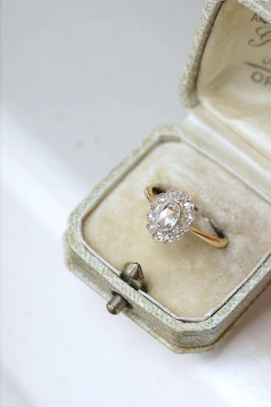 Bague marguerite diamant rose couronnée - Galerie Pénélope