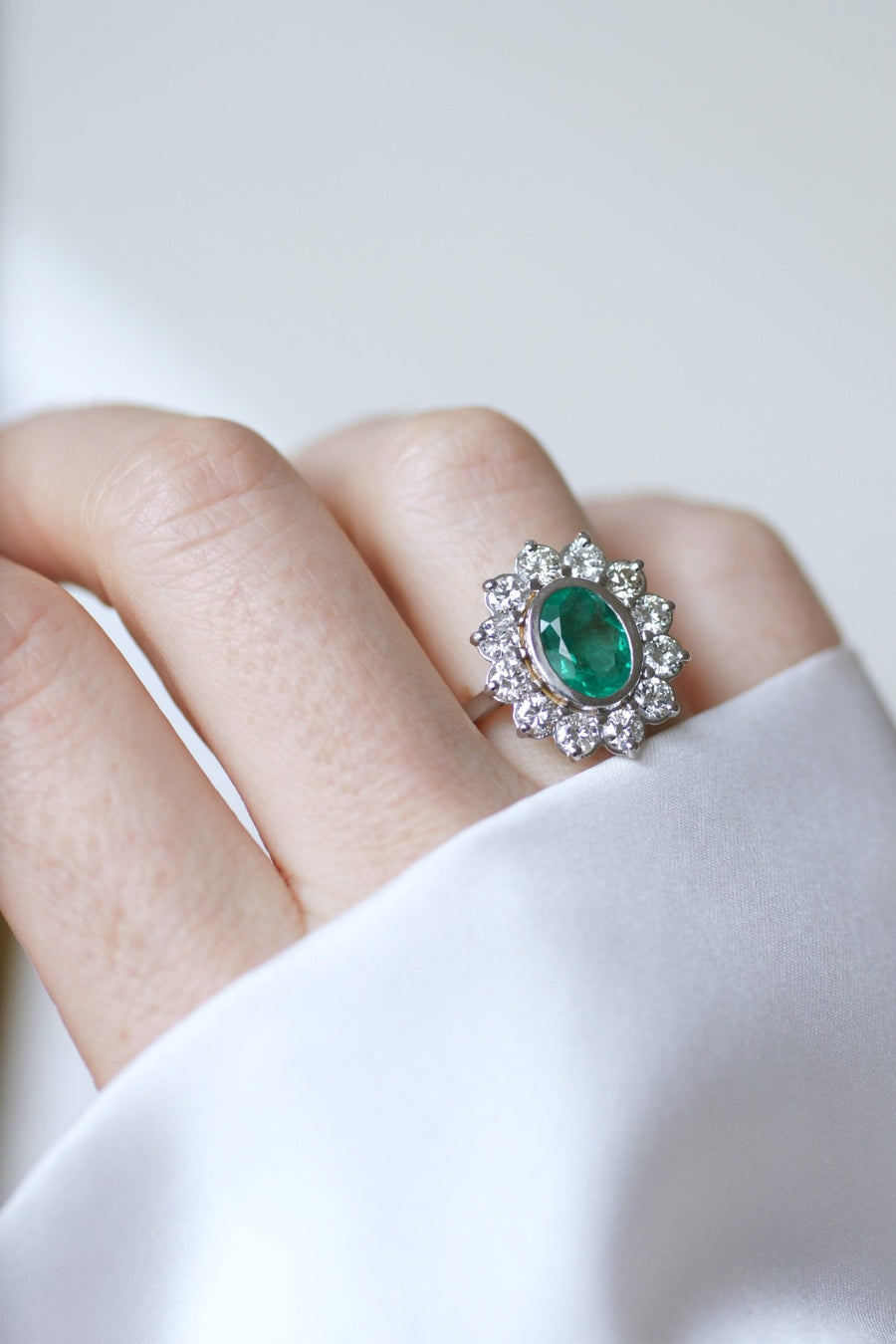 Bague marguerite Emeraude 1.75 Cts et diamants - Galerie Pénélope