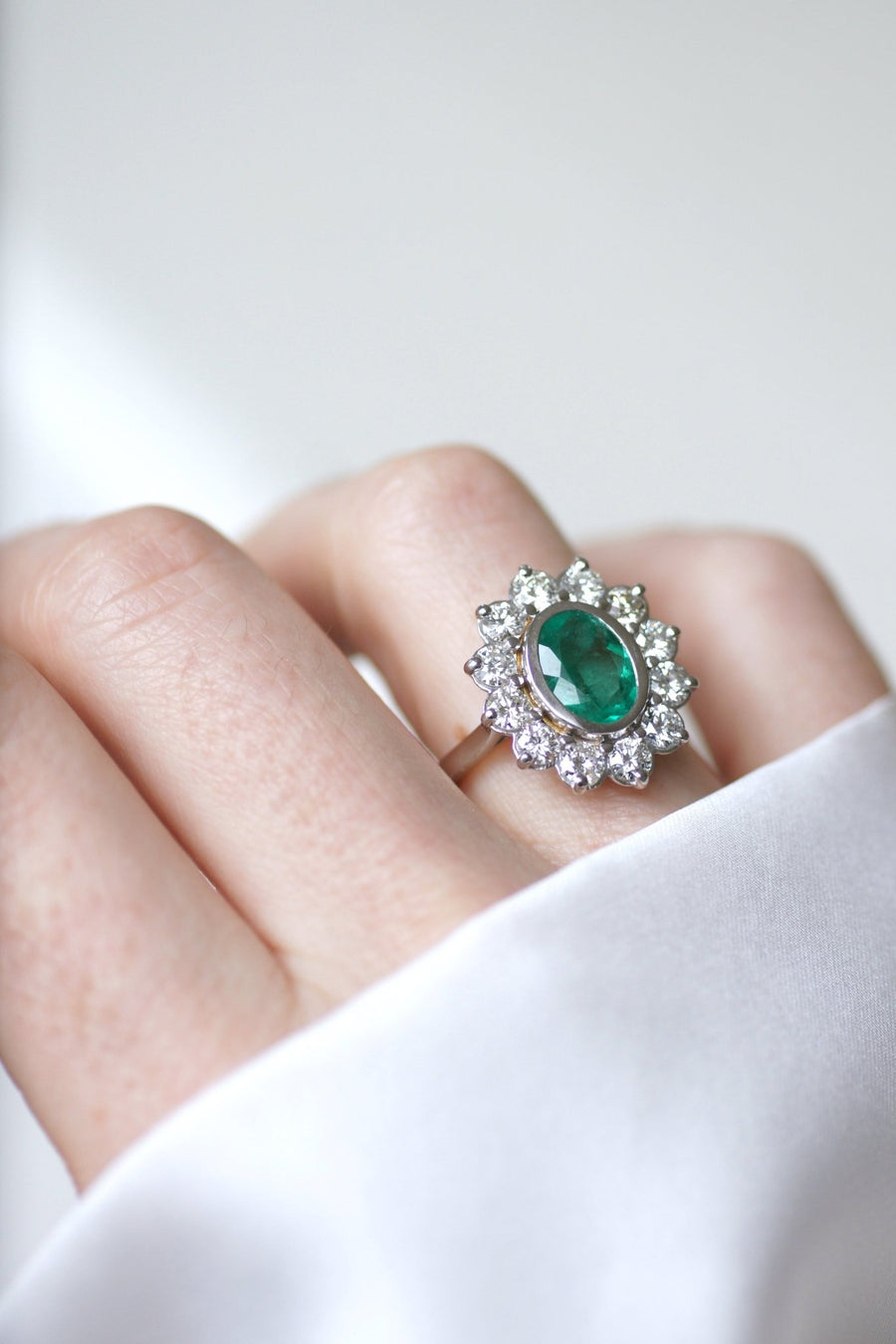 Bague marguerite Emeraude 1.75 Cts et diamants - Galerie Pénélope