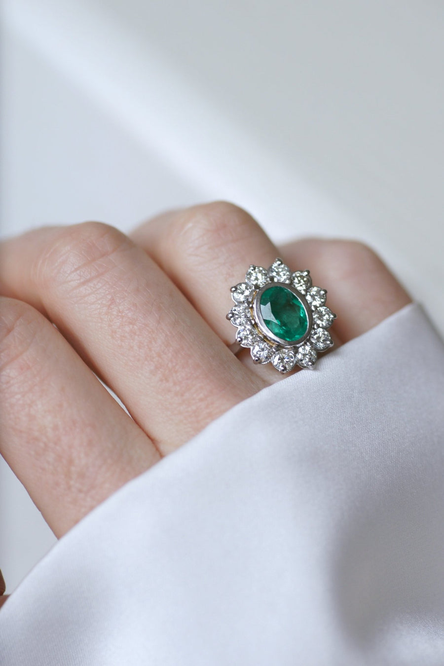 Bague marguerite Emeraude 1.75 Cts et diamants - Galerie Pénélope