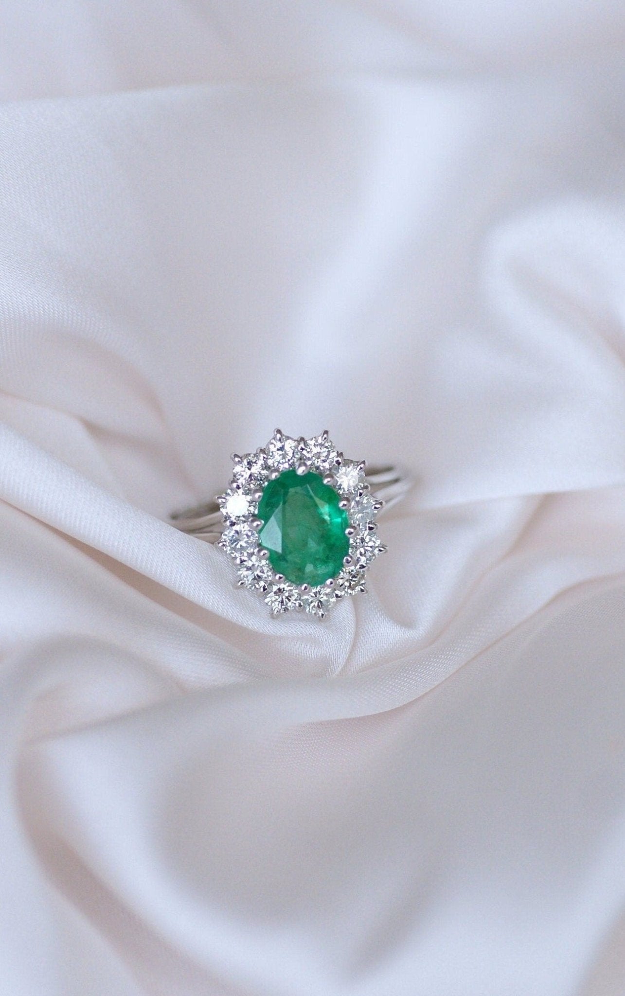 Bague marguerite émeraude diamants Galerie Pénélope