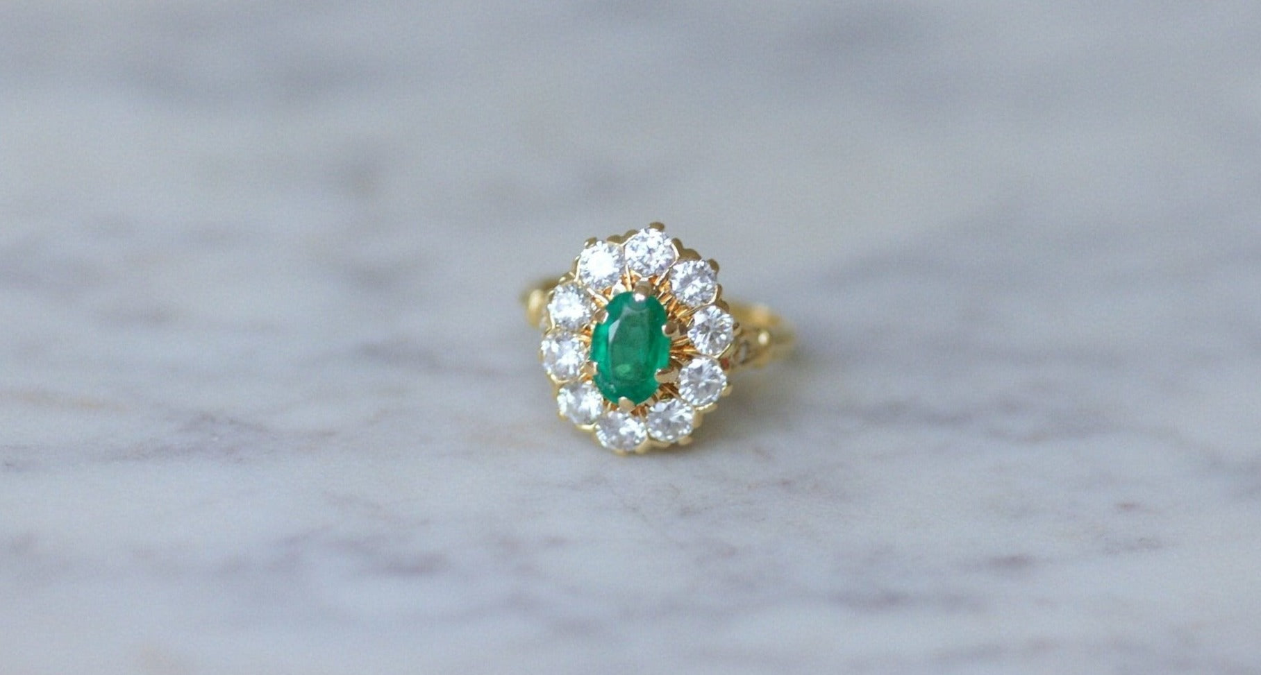 Vintage emerald and diamond daisy ring | Galerie Pénélope