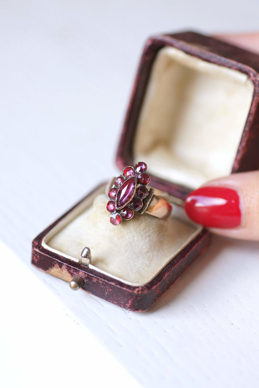 Bague marquise ancienne en or et grenats de Perpignan - Galerie Pénélope